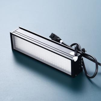 图 3 设备主机后端图片